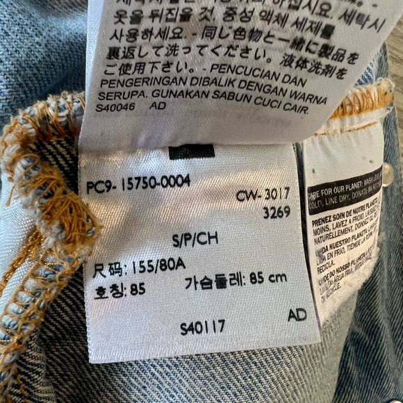 Levi’s denim jacket. Size S. Light blue wash. Excellent condition - Picture 2 of 5